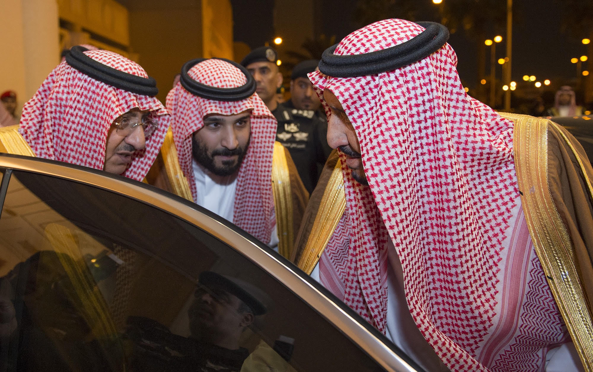 الملك سلمان مغرداً : وطننا رمز راسخ بجذوره الإسلامية والعربية ومكانته الدولية