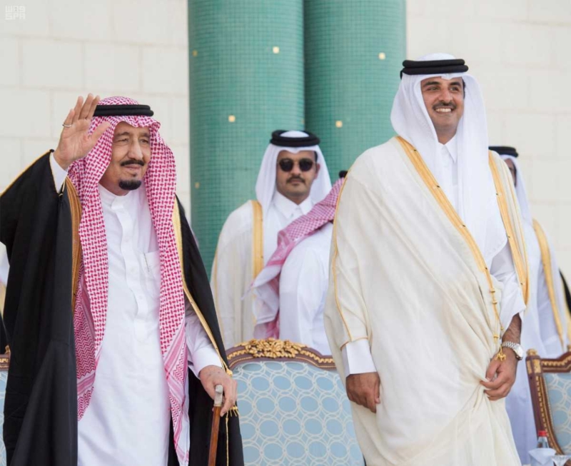 الملك يصل دولة قطر.jpg10