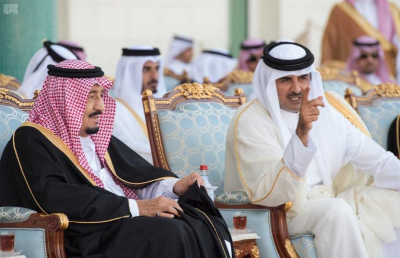 الملك يصل دولة قطر.jpg14