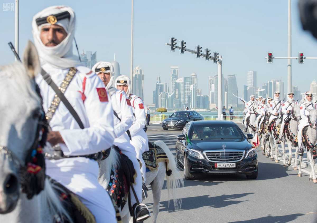 شاهد بالفيديو والصور.. احتفاء كبير بالملك سلمان في #قطر