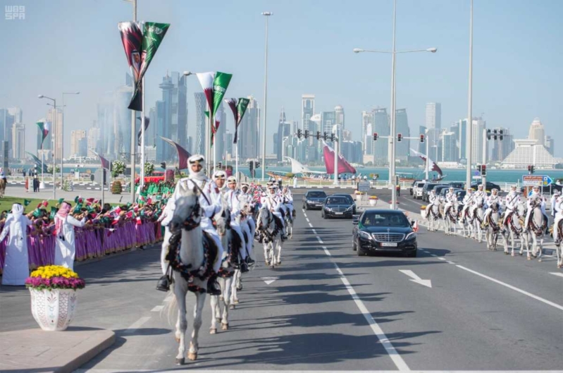 الملك يصل دولة قطر.jpg19