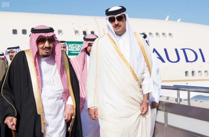 الملك يصل دولة قطر.jpg1