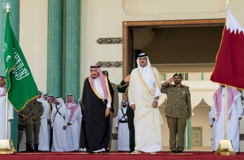 الملك يصل دولة قطر.jpg3