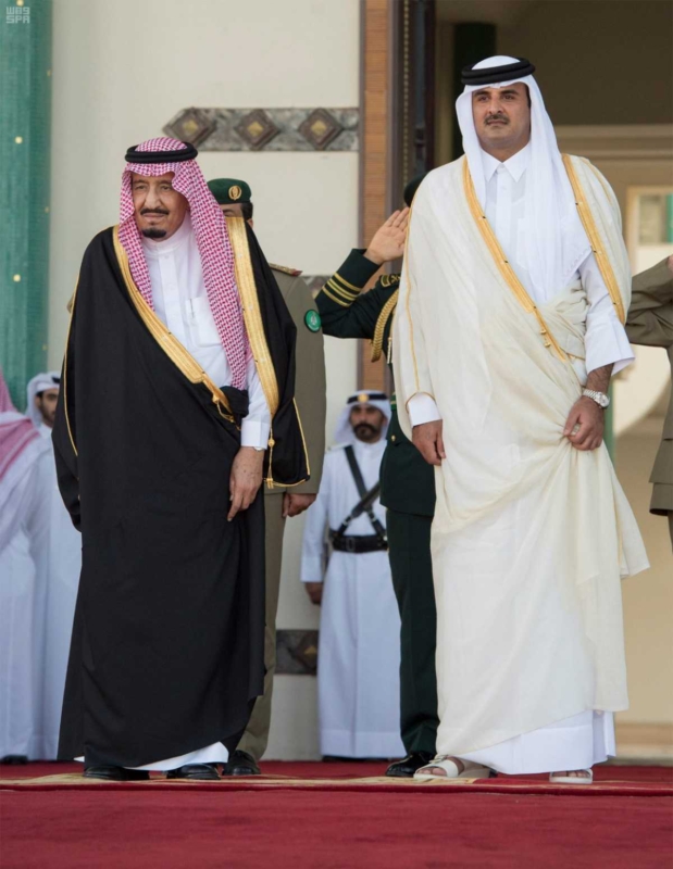 الملك يصل دولة قطر.jpg4