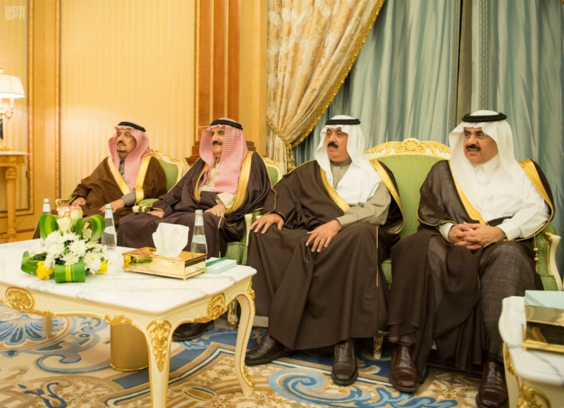 الملك يعقد جلسة مباحثات مع الرئيس اللبناني ‫(1)‬