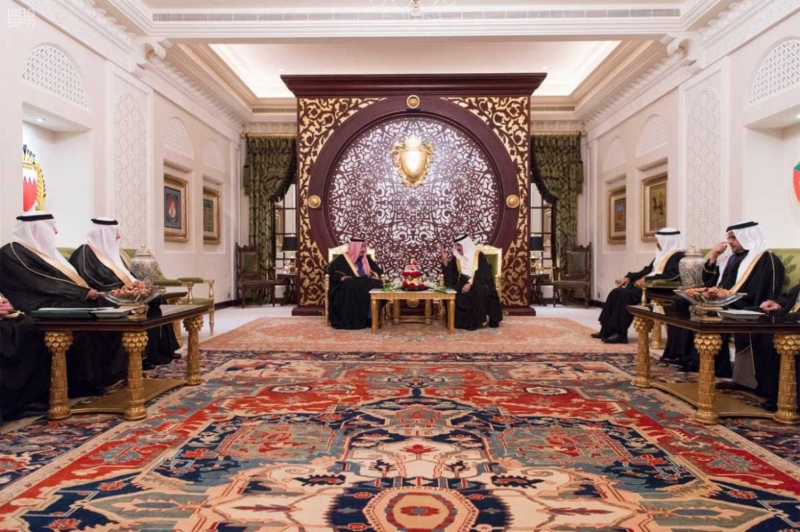 الملك يعقد جلسة مباحثات مع ملك البحرين1