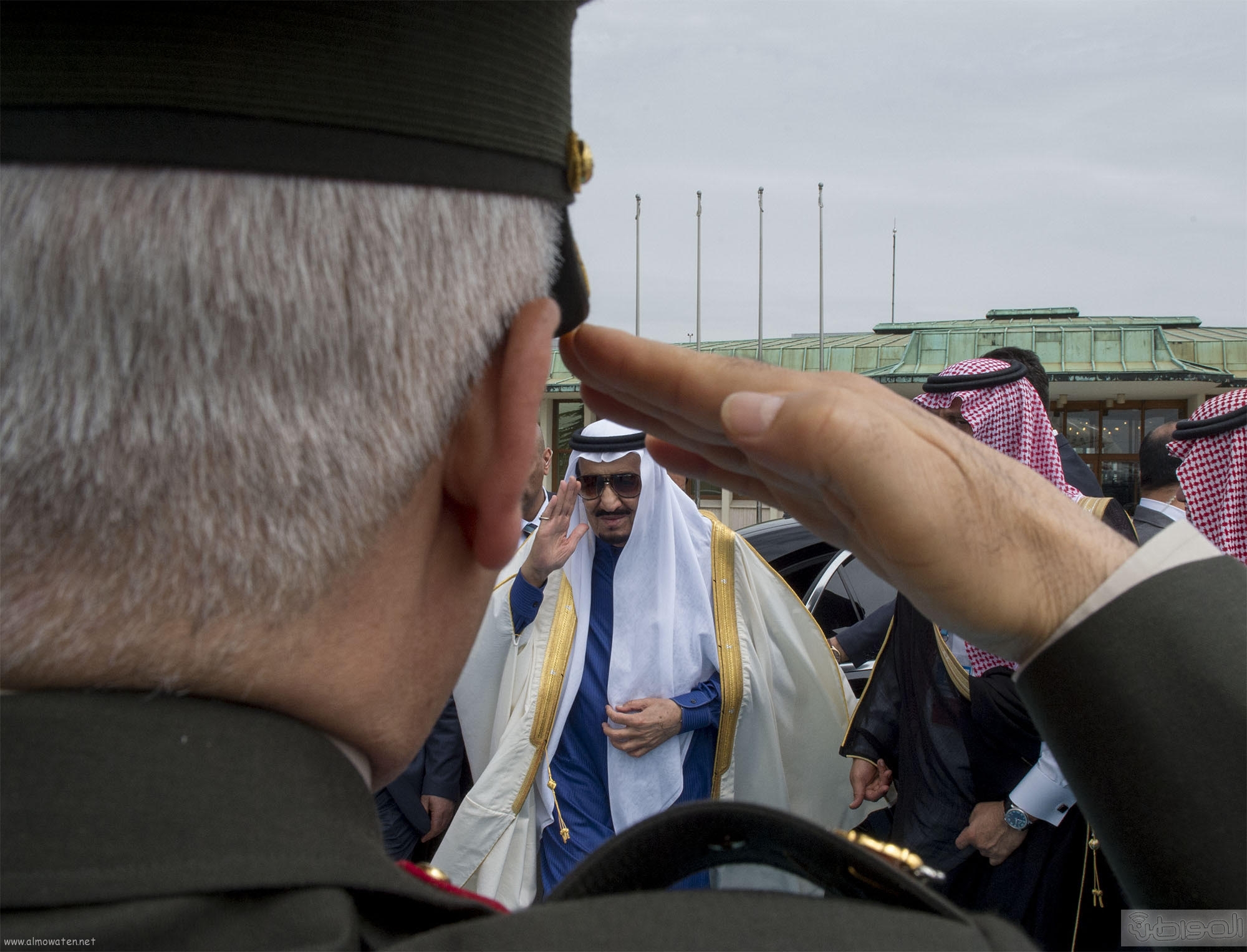 الملك يغادر إسطنبول متوجهًا إلى الرياض بعد أن رأس وفد المملكة في القمة الإسلامية