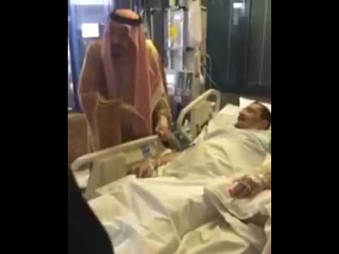 بالفيديو .. الملك سلمان يزور الأمير سلطان بن ناصر في المستشفى