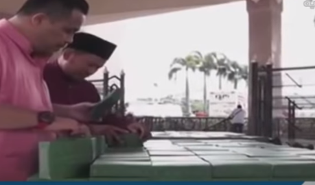 بالفيديو.. المملكة تهدي الشعب الماليزي عشرات الأطنان من التمور