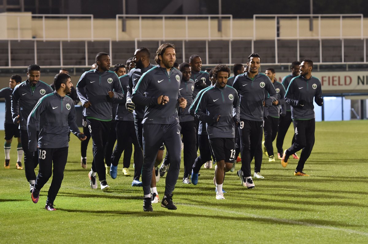منتخب السعودية لكرة القدم يسعى للاستمرار في الصدارة