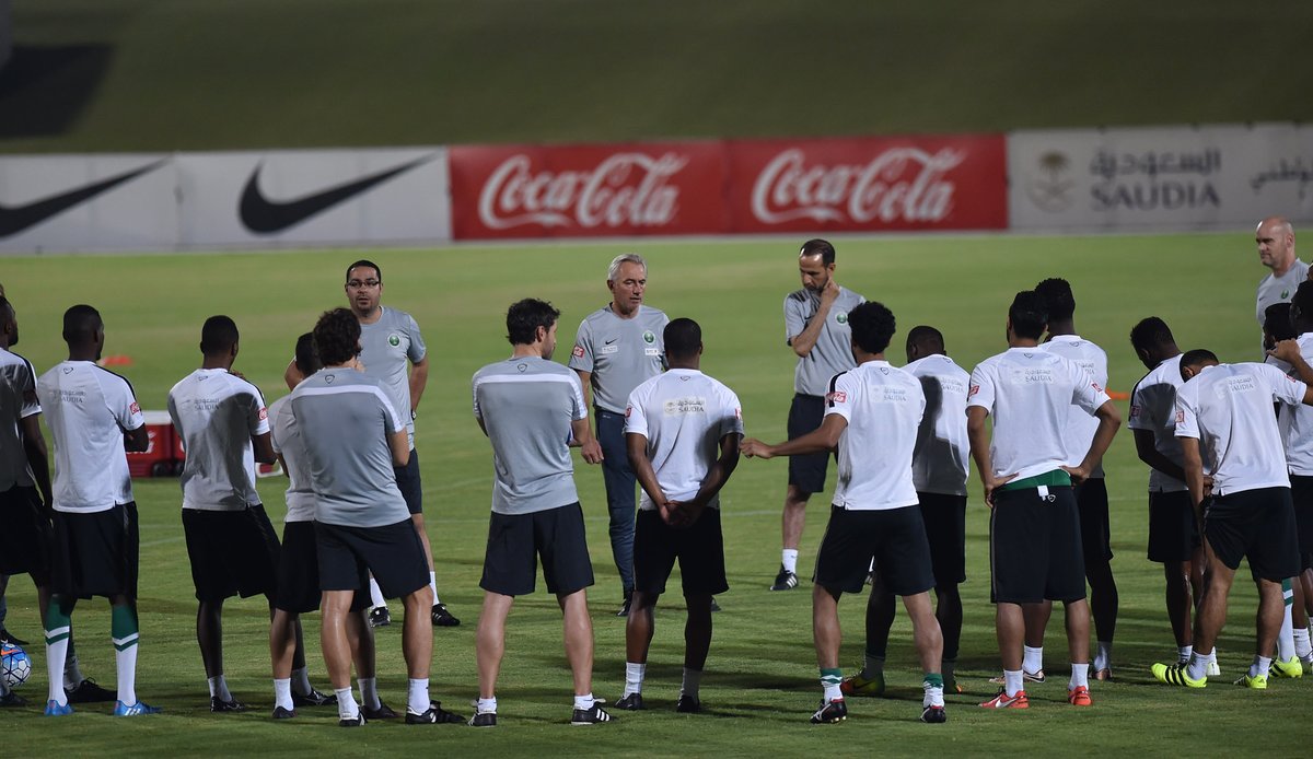 بالصور.. المنتخب السعودي يواصل تدريباته بحضور رئيس الاتحاد