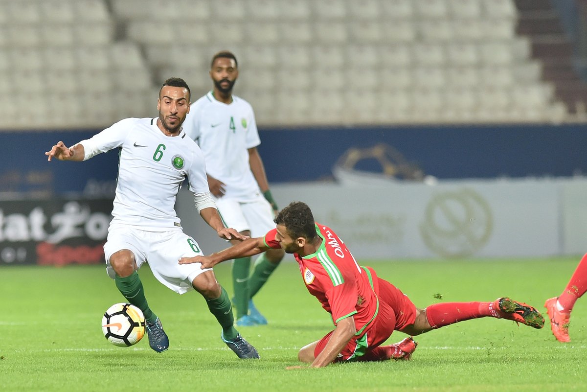 تراجُع مستوى بعض اللاعبين وتفوُّق مدرب عمان سبب خسارة الأخضر