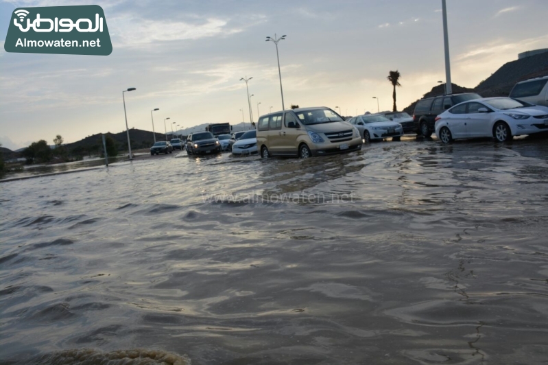 المواطن ترصد أرتفاع منسوب المياه في محافظة الطائف وغرق عدد كبير من المركبات ودور الامانة غائب ‫(29880715)‬ ‫‬