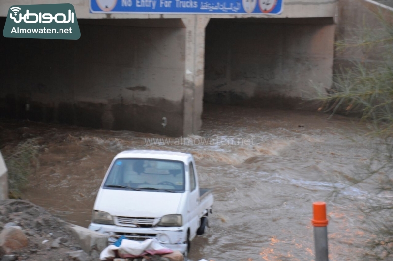 المواطن ترصد أرتفاع منسوب المياه في محافظة الطائف وغرق عدد كبير من المركبات ودور الامانة غائب ‫(29880719)‬ ‫‬