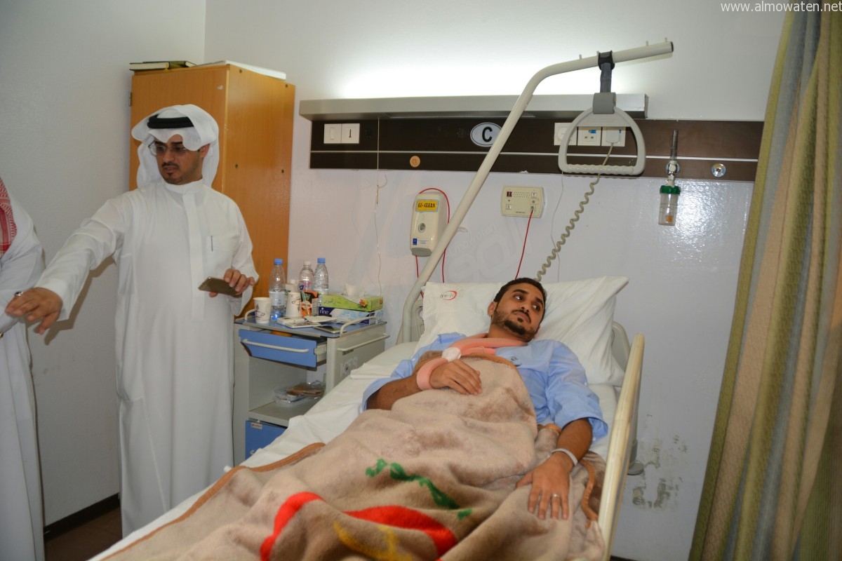 بالصور.. “المواطن” تزور رجال الأمن المصابين بمستشفى عسير