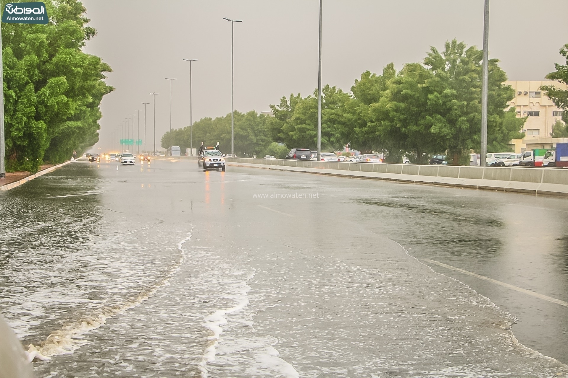 مركز الأزمات والكوارث يحذر من أمطار على مكة ويهيب بتوخي الحذر