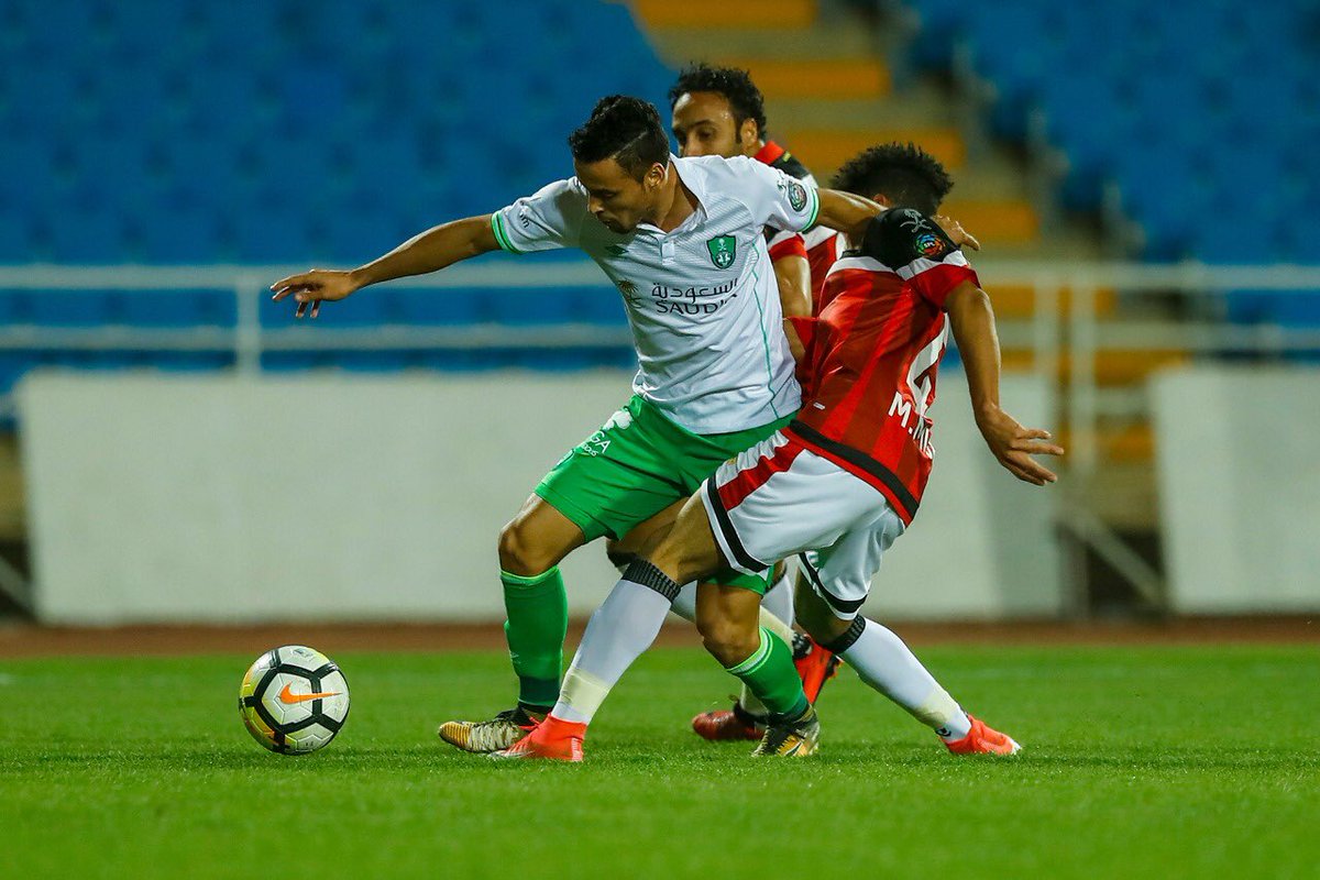 النادي الأهلي يُلاحق الهلال بثلاثية في مرمى الرائد