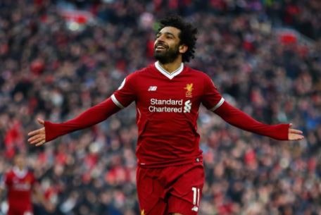 محمد صلاح يثير مشاجرة على تويتر بمشاركة أسطورة مانشستر يونايتد