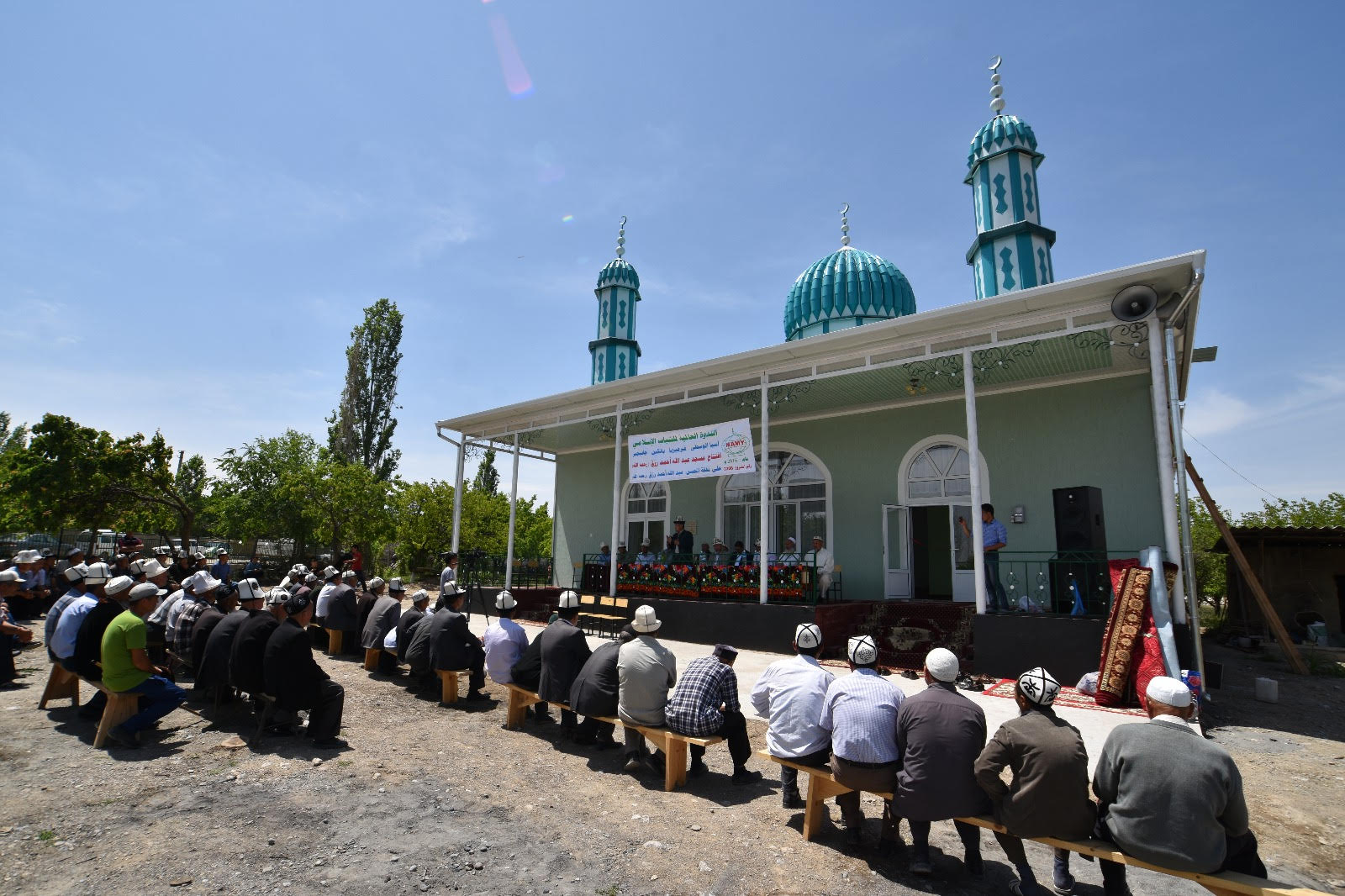 الندوة العالمية تفتتح مسجداً بمنطقة جانجير القيرغيزية