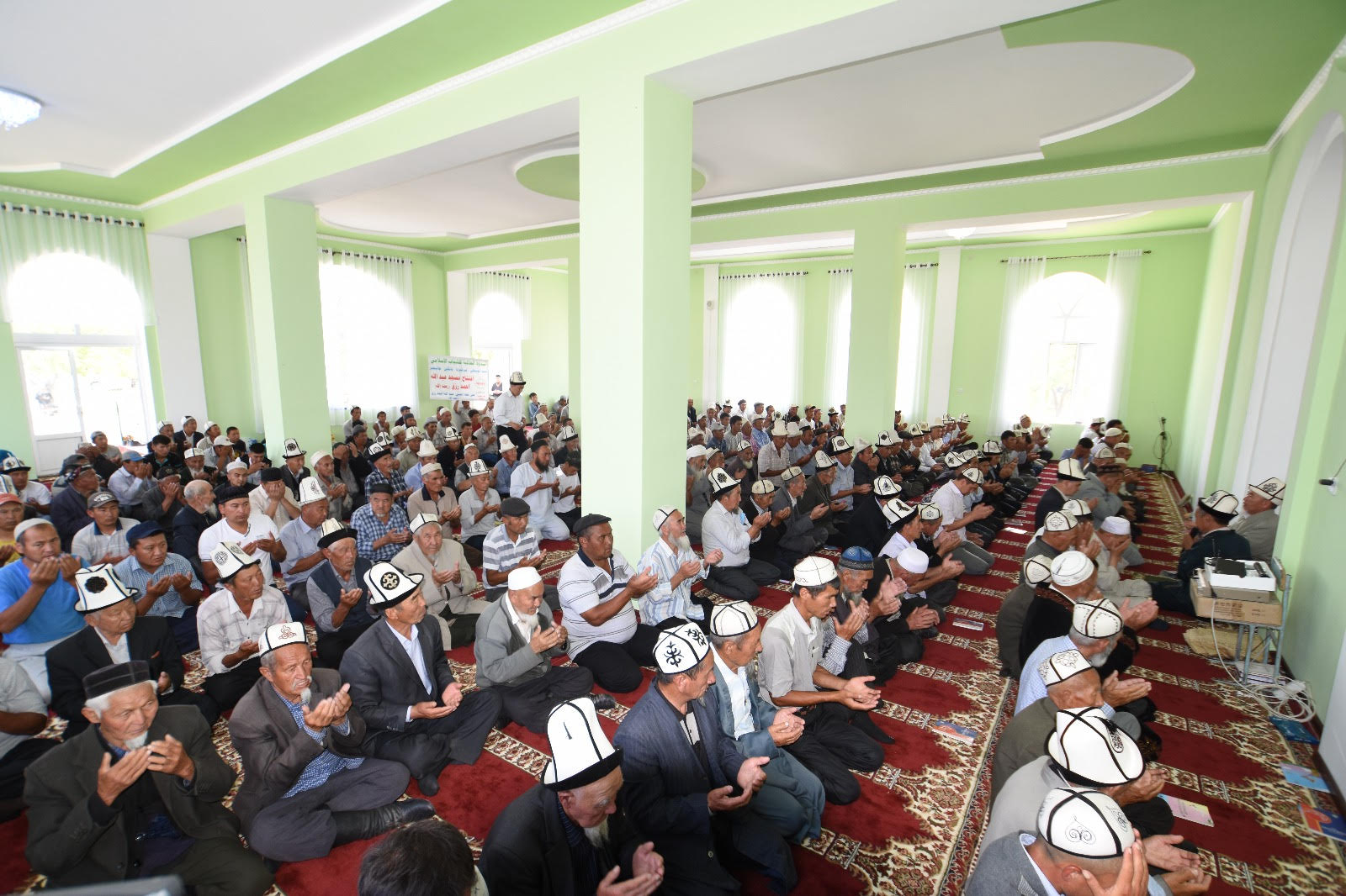 الندوة العالمية تفتتح مسجد بمنطقة جانجير القيرغيزية (2)