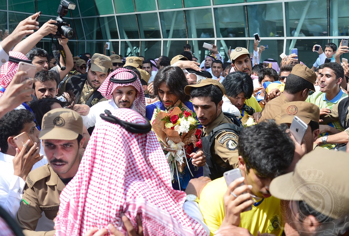 بالصور.. النصر يصل تبوك وسط حضور جماهيريّ