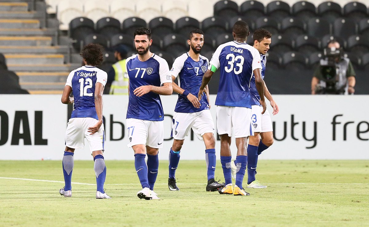 بالصور.. نجوم الهلال بالطقم الثالث