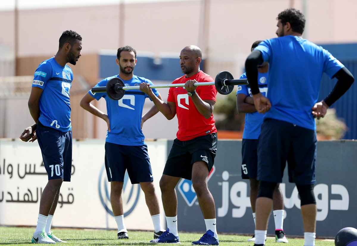 بالصور.. الهلال يتدرب على فترتين.. ونواف بن سعد يُتابع المران