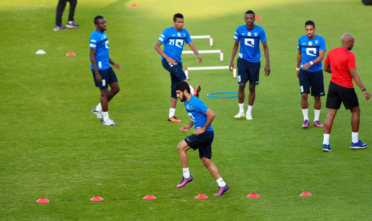 بالصور.. نادي الهلال ينهي استعداداته لـ”الخليج” ويصل الدمام