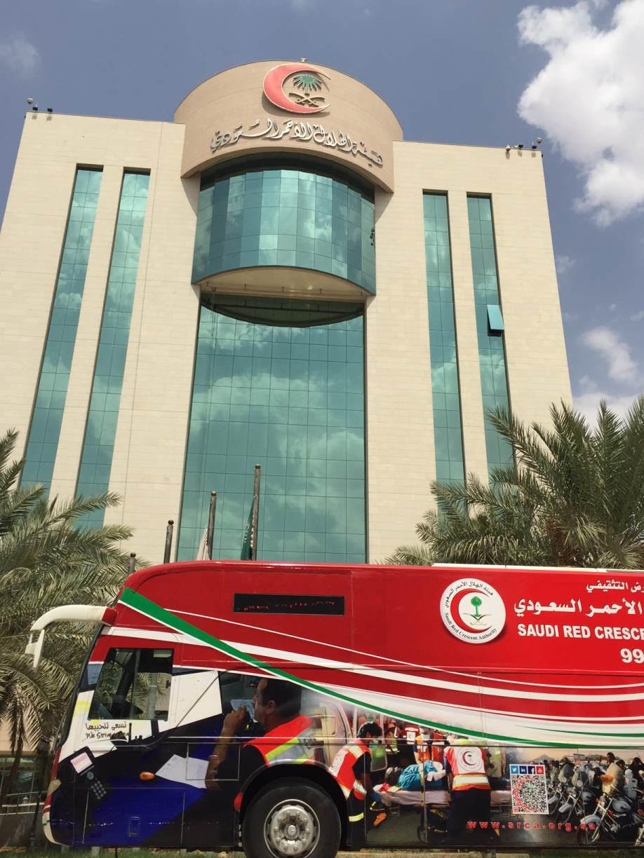 معرض مُتنقّل وغرف عمليات بقافلة الهلال الأحمر من الرياض لمكة والمدينة
