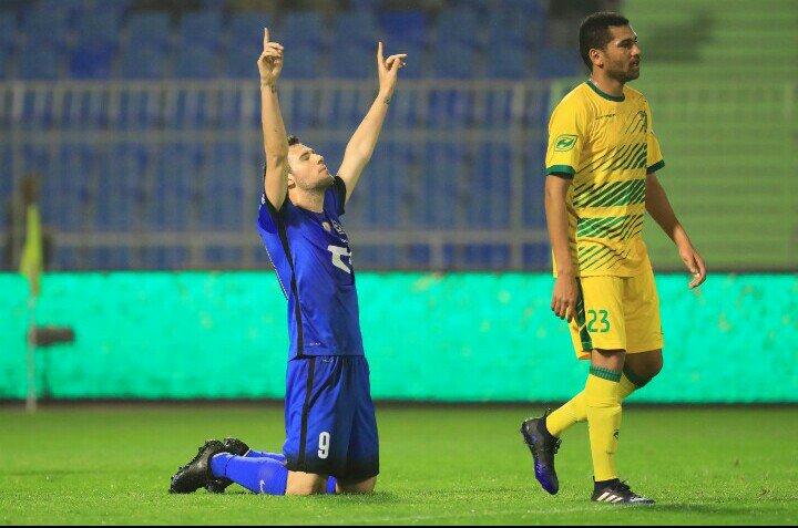 الهلال يعبر الخليج بالأربعة ويواصل صدارته لدوري جميل