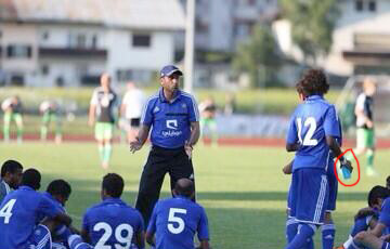 عبوة مياه تثير الشكوك حول إفطار لاعبي الهلال في نهار رمضان