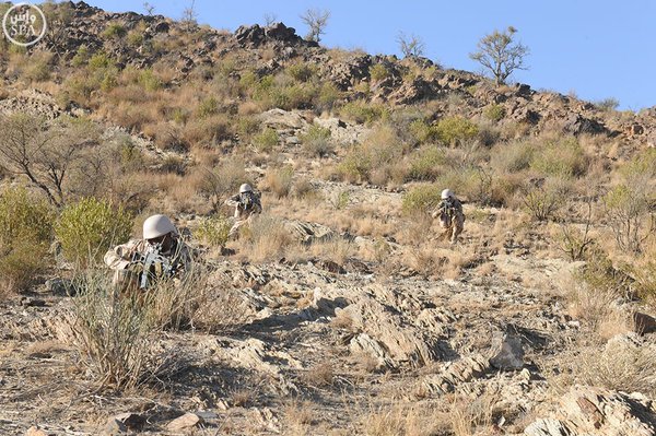 الوحدات القتالية بقوات الأمن الخاصةتواصل تدريباتهافي المناطق الجبلية والكهوف3