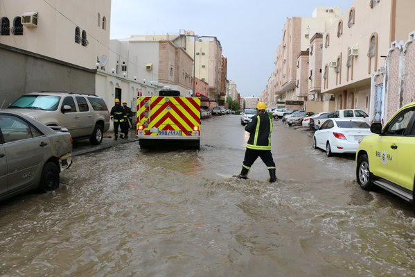 بالصور.. انتشار آليات الإنقاذ في أرجاء #مكة