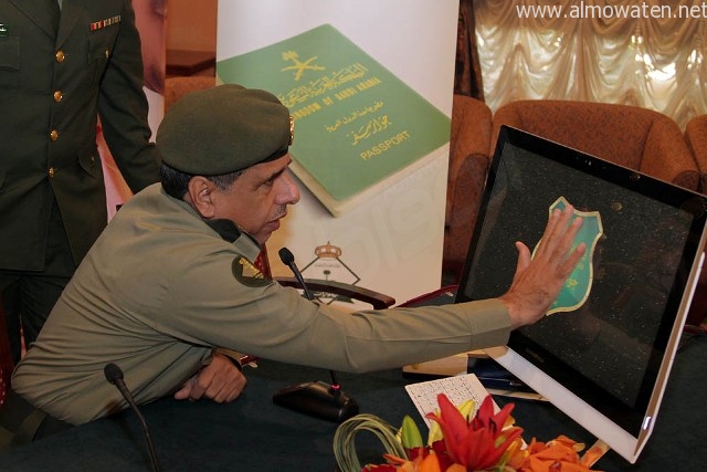 شاهد بالصور .. مدير عام الجوازات اللواء سليمان اليحيى يدشن حملة الحفاظ على الجواز السعودي