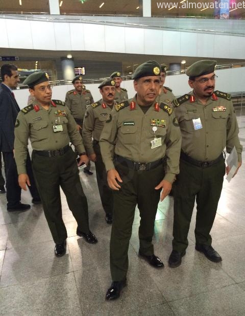 بالصور .. اللواء اليحيى يتفقد جوازات مطار الملك عبدالعزيز بجدة