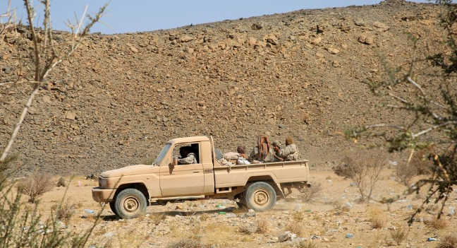 اليمن.. القوات الشرعية تستعيد معسكرا في الجوف
