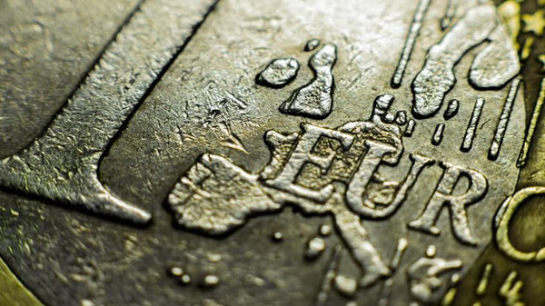 انخفاض كبير لـ اليورو مقابل الدولار