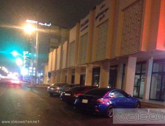 بعد تقرير لـ”المواطن”.. أمانة #جدة تزيل حواجز أقامها صاحب محل على شارع