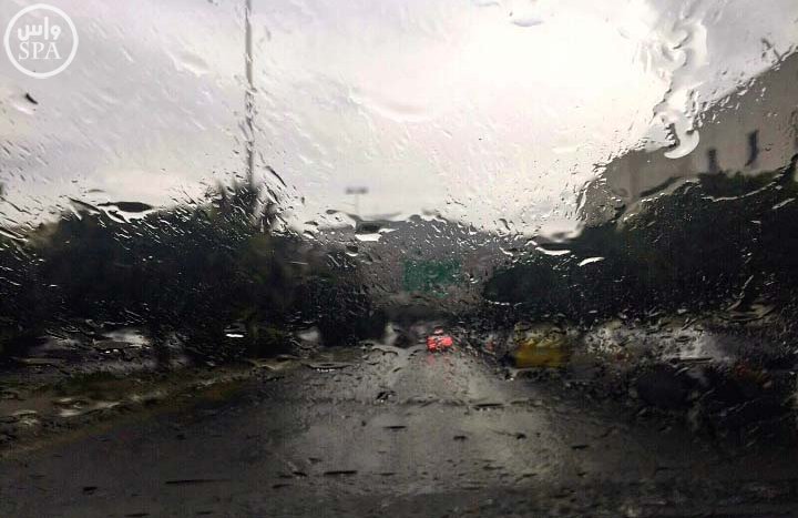 أمطار متوسطة على أجزاء متفرقة من #مكة