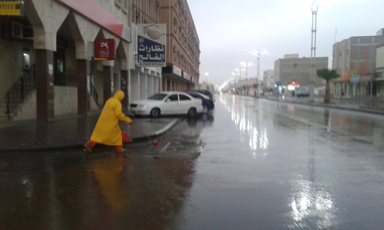 بالصور .. أمطار #الخرج تستنفر البلدية بخطة متكاملة