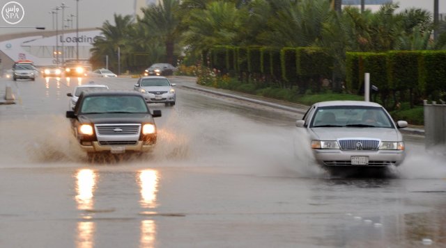 شاهد بالصور .. هكذا بدت الرياض بعد المطر