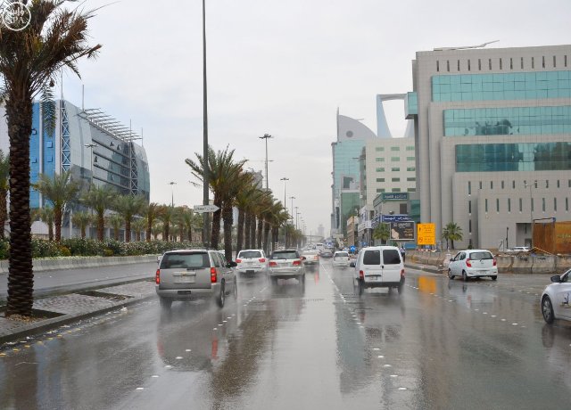 تضارُبُ تصريحات بين #الأرصاد و #الدفاع المدني حول أمطار #الرياض