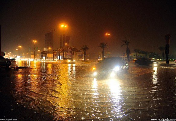 بالصور.. #الرياض تحت زخات المطر الغزير والمدني يحذر