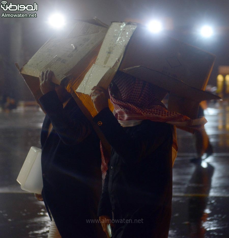 شاهد .. لقطات لـ #أمطار_الرياض رصدتها عدسة “المواطن”