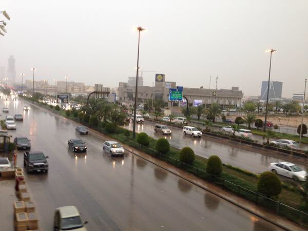 بالصور.. المغردون يوثقون أمطار #الرياض