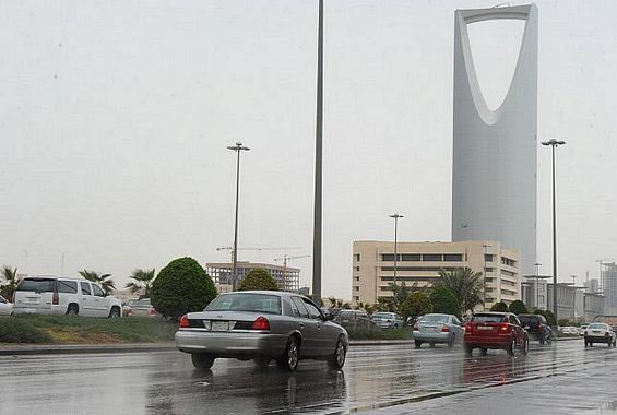 توقعات بانفخاض الحرارة وهطول أمطار على منطقتي الرياض والشرقية
