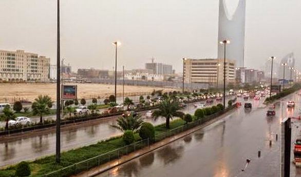الآن .. تشهد أحياء من العاصمة الرياض هطول أمطار خفيفة
