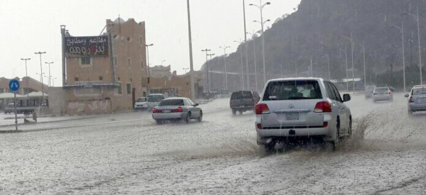 أمطار الطائف الرعدية توقف بث محطات الراديو