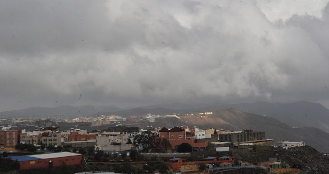 مدني جازان يحذر من انعدام الرؤية وهطول الأمطار الرعدية