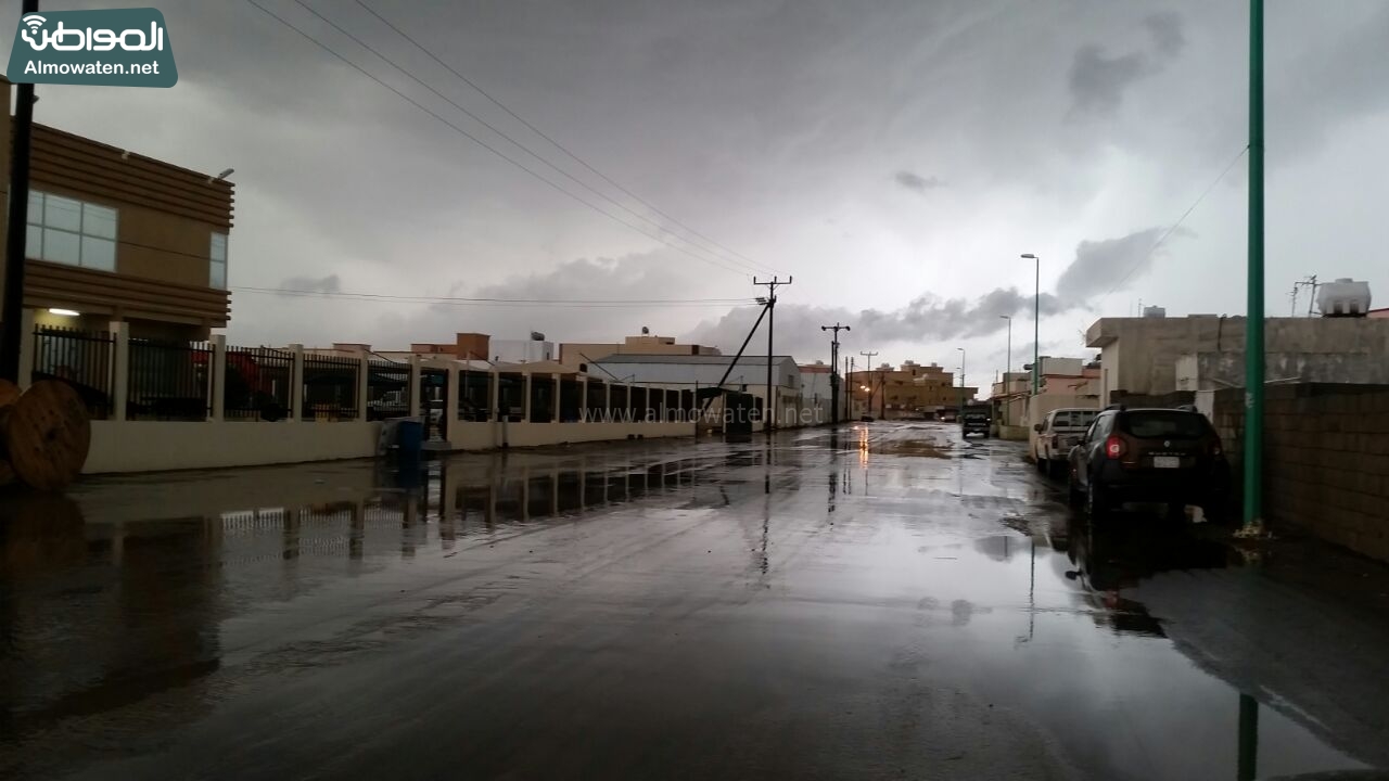 بالصور.. أمطار رعدية غزيرة على جازان.. والمدني يُحذّر